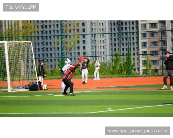 宁波工程学院风华校区田径场成慢投垒球赛事举办地 宁波工程学院风华校区田径场成慢投垒球赛事举办地