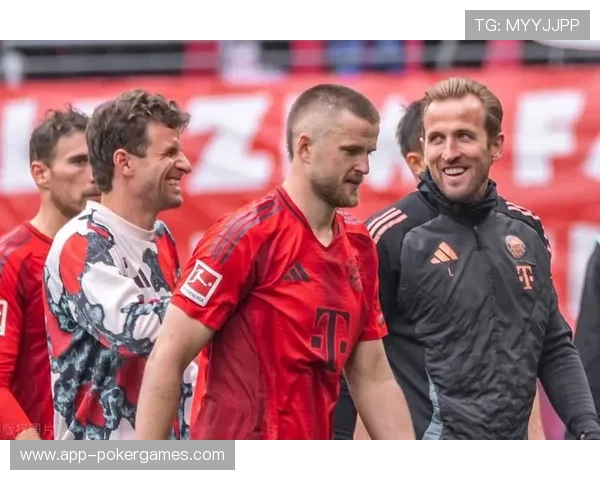 凯恩替补制胜后与队友庆祝,拜仁客场艰难取胜 凯恩替补制胜后与队友庆祝,拜仁客场艰难取胜