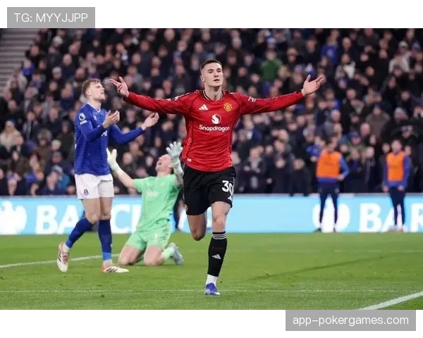 曼联客场1-0绝杀埃弗顿，谢什科替补制胜